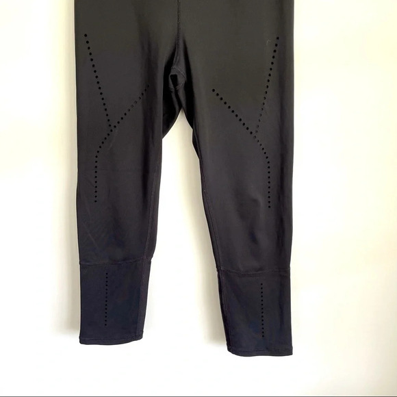 Zella perforated 3/4 black leggings size small - Picture 3 of 8